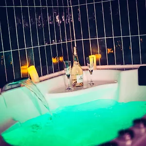  Love hôtel Du Mont D'or - Baignoire - Minibar Offert